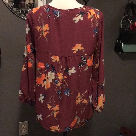 NWT Finn & Grace Floral Blouse - Picture 2 of 5